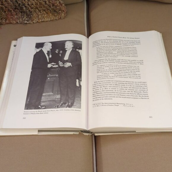 Understanding Relativity Hardcover book 1983 by Stanley Goldberg First Edition - Picture 5 of 6